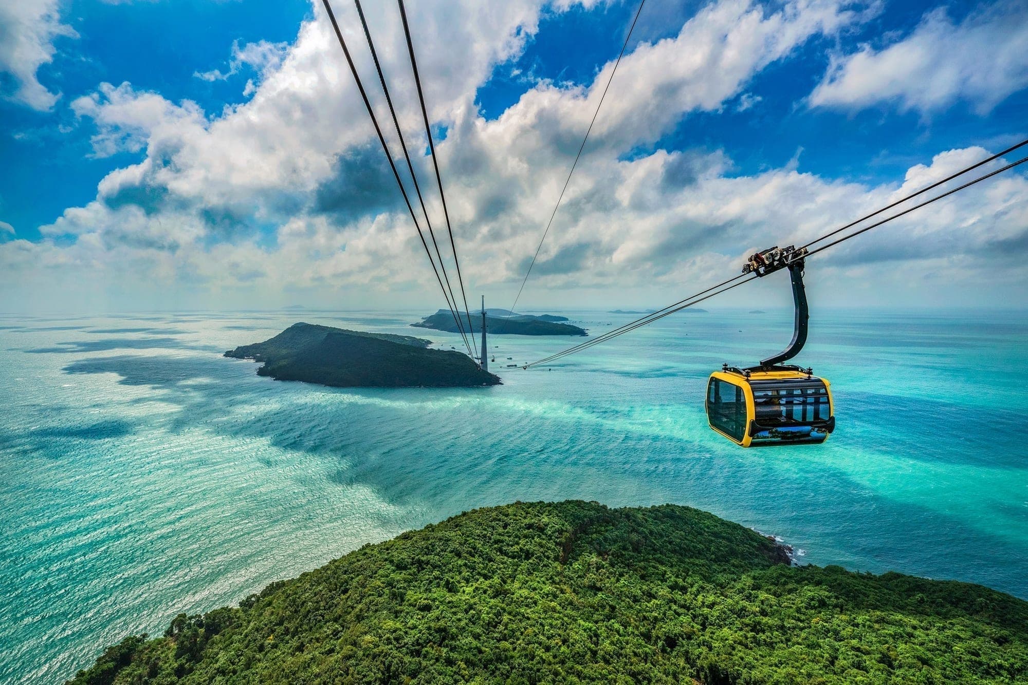 Cable car crossing turquoise sea towards Hòn Thơm